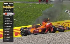 F1, Leclerc manda al manicomio Verstappen e vince in Austria, panico per Sainz: la Ferrari va a fuoco