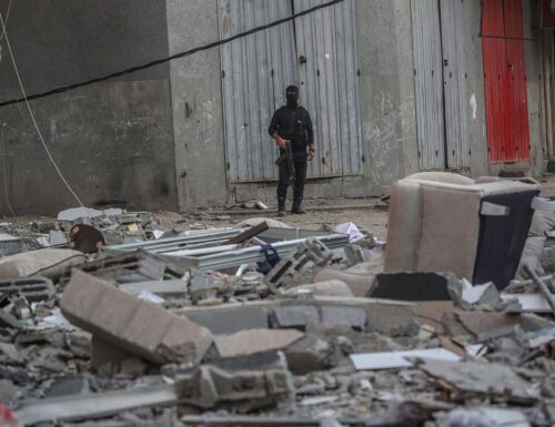 Fuoco sotto la cenere, raid israeliano a Gaza: ucciso un comandante della Jihad. Allerta speciale, attivato l’Iron Dome