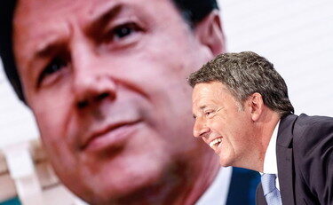 Sfida all’Ok Corrall tra scartine della politica. Renzi e Conte si sparano sui piedi: “Sei un mezzo uomo”. “Vieni a dirlo senza scorta”