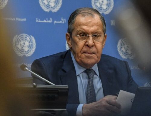 Lavrov all’Onu ripete a pappagallo il copione di Putin e minaccia Usa e Ue: “Siamo qui per salvarci dall’inferno”. (Video)