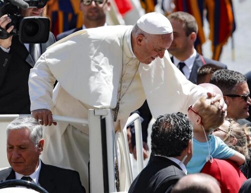 Il Papa: “fare figli è patriottico”. Ma nessun giornale gli dà importanza. Perché parla come Giorgia Meloni?