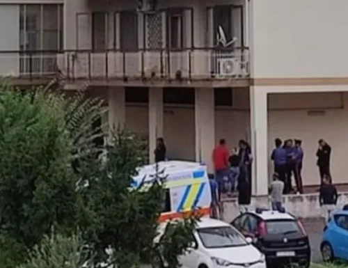 Choc a Gragnano: 13enne si getta dal balcone dopo gli “inviti” al suicidio in chat: identificati 6 giovani