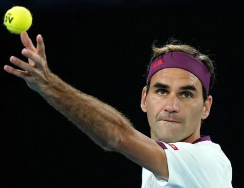 La leggenda Roger Federer appende le scarpette al chiodo a 41 anni. E’ suo il colpo più bello nella storia del tennis (Video)