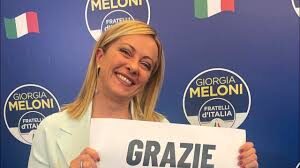 “Fratelli d’Italia, l’Italia s’é Destra”. Giorgia Meloni stravince e conquista l’Italia