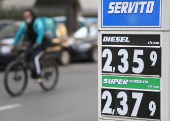 Caro carburante, ecco i retroscena sul prezzo della benzina nelle prossime settimane