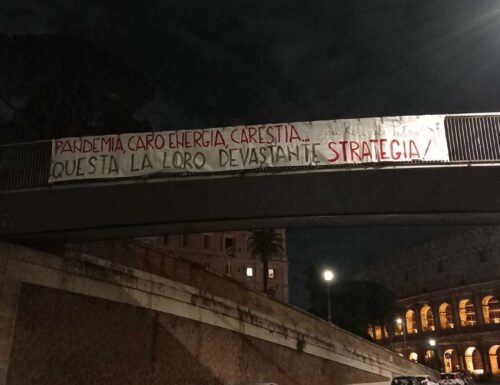 Striscione al Colosseo con il nome di La Russa scritto al contrario e la minaccia: torna alla ribalta l’antifascismo militante