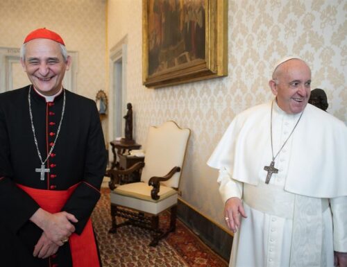 Il Cardinale Zuppi: “Guardo a Meloni premier con rispetto, l’opposizione lasci stare il fascismo…”
