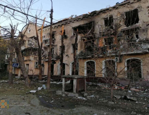 È strage nella notte a Zaporizhzhia, missili su un grattacielo: 17 morti, 44 feriti