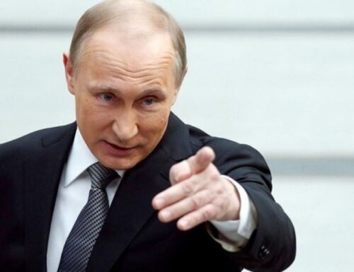 La Russia ha paura e minaccia pure l’Italia: Roma ci è ostile. Putin: “Il rischio di conflitto mondiale è alto”
