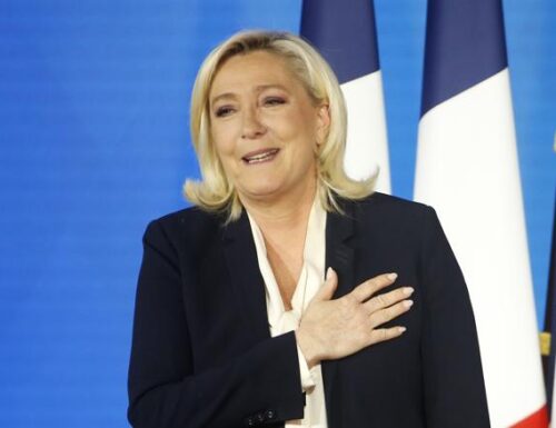 “L’Italia ha ragione”. Anche Le Pen smaschera Macron: “Governo ipocrita sui migranti”