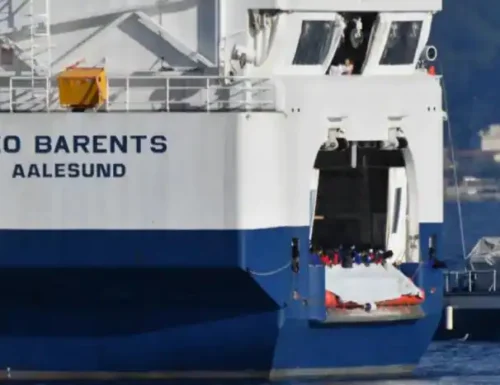 Le Ong forzano i confini italiani. Tre migranti si gettano a mare dalla Geo Barents
