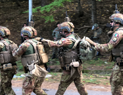 Esercitazione antisommossa in Kosovo: l’Esercito italiano si prepara a ‘Camp Sparta’ per eventuali attacchi