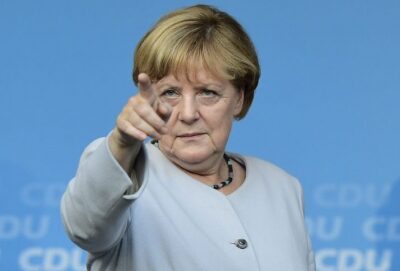 Angela Merkel mani bucate, spende troppo tra viaggi e collaboratori: il governo tedesco punta il dito al portafogli dell’ex cancelliera