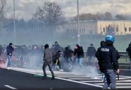 Rilasciati i due tifosi arrestati per gli scontri sulla A1. Alta tensione  per Napoli-Juve