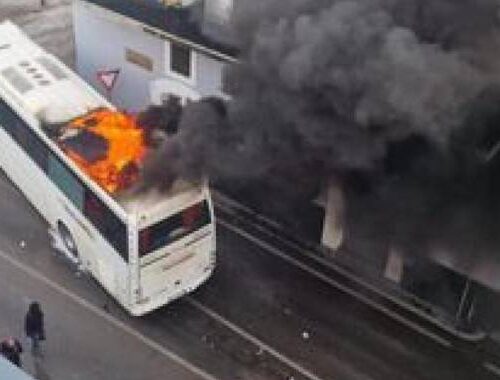 Rissa tra ultrà per il derby Paganese-Casertana. Un bus in fiamme, sfiorata la strage (Video)
