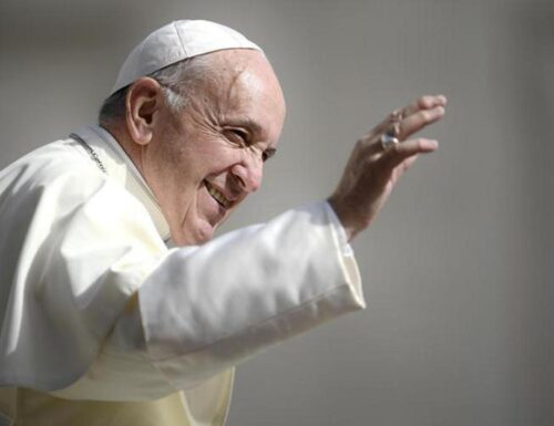 Papa Francesco celebra il Te Deum e elogia la virtù della gentilezza. “Grati a Dio per avere donato al mondo Benedetto XVI”