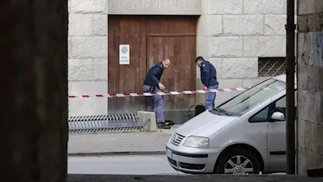 Bomba al tribunale di Pisa, gli anarchici rivendicano: “Sostegno a Cospito. Arriviamo ovunque”