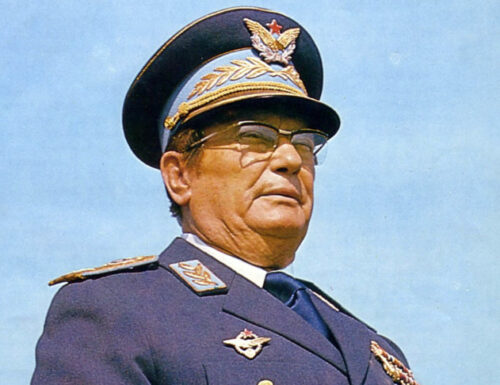 Foibe, il partito di Giorgia Meloni chiede di revocare le onorificenze al boia Tito: “Massacrò migliaia di italiani”