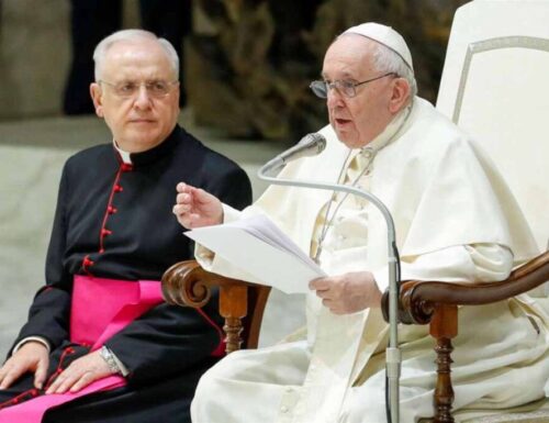 Papa Francesco categorico: “Non ho in agenda le dimissioni, il ministero è ‘ad vitam’. Il resto è chiacchiericcio”