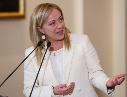 Giorgia Meloni ad Abu Dhabi: “rilanciare il dialogo con gli Emirati e l’Italia come partner strategico”