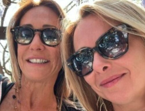 “A testa alta, insieme, sempre”: il selfie di Giorgia Meloni con Arianna non lascia spazio a zizzania