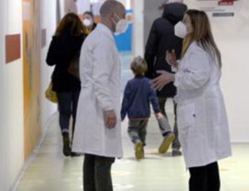 La proposta di Schillaci: “Medici e infermieri devono avere più soldi e migliori condizioni di lavoro”
