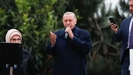 Erdogan vince il ballottaggio in Turchia, il “Sultano” esulta: governerà fino al 2028