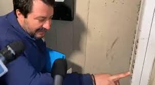 Salvini preso in giro per la citofonata: ora tutta la famiglia è stata condannata per droga