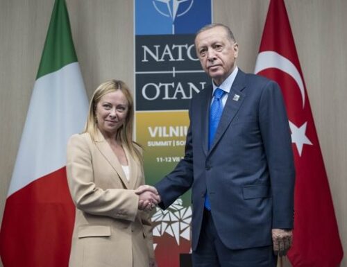 Bilaterale a Vilnius fra il Premier Giorgia Meloni ed Erdogan su economia e contrasto all’immigrazione. Prossima tappa Ankara