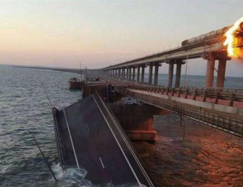 Paura in Crimea, colpito il ponte di Kerch: ecco i risvolti