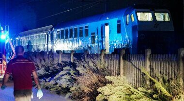 Torino, strage sulla ferrovia: cinque operai travolti e uccisi dal treno che andava a Milano