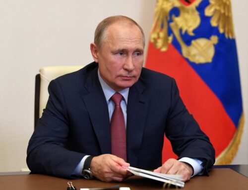 Putin mantiene la posizione e “minaccia”: scure fiscale sui Paesi ostili. C’è anche l’Italia