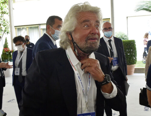 Beppe Grillo batte cassa e incassa 300mila euro per andare ai comizi M5s