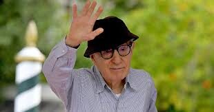 A Venezia tutti gli applausi sono per Woody Allen: “Sono stato fortunato, mai stato in ospedale…”
