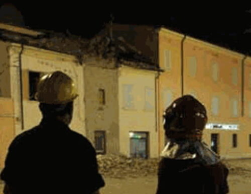 Terremoto in Emilia Romagna: paura e panico, la gente si riversa in strada