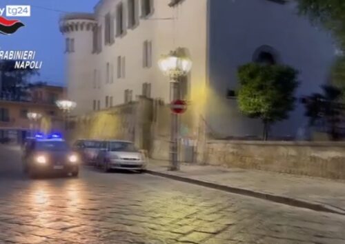 Blitz dei Carabinieri nella notte a Caivano, scattano le manette per 9 indagati per corruzione ed estorsione