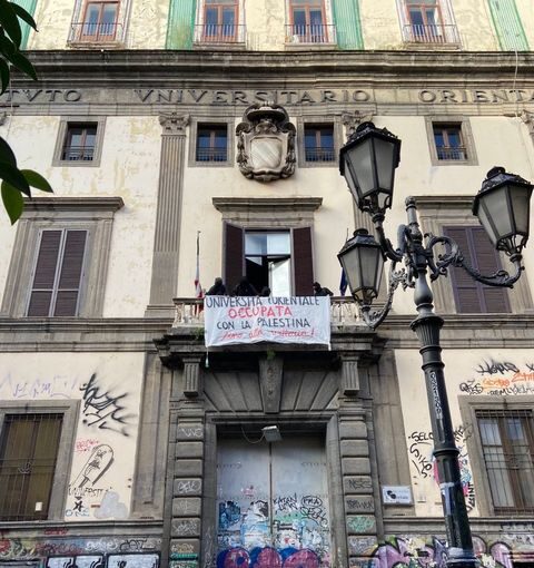 “Fino alla vittoria”. I collettivi rossi pro palestinesi occupano l’università di Napoli