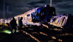 Tragedia a Corigliano-Rossano: treno travolge un camion, due morti