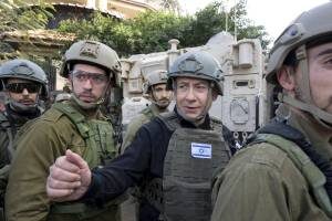 Il ministro israeliano Gallant: “La guerra sarà lunga e non ci fermeremo”