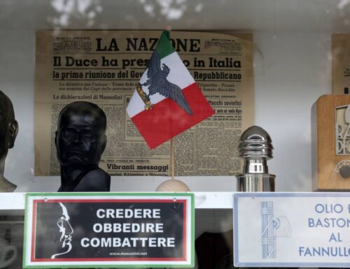 “Apologia fascista”. Pd, Anpi e Repubblica da Comiche 4.0, se la prendono pure col salumiere di Vico Equense: aiuto aiuto ha Mussolini alla parete…