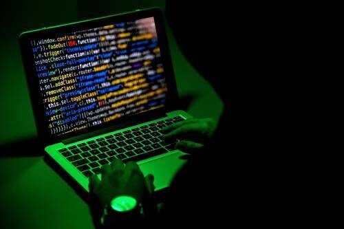 Hacker cinesi, rubati dati sensibili a Usa e Uk: “Piano di spionaggio sostenuto da Pechino”